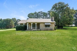 Building Photo - 633 S Greensboro St