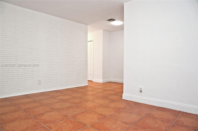 Foto del edificio - 304 SE 9th Ct