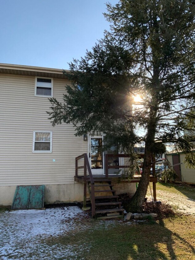 Building Photo - 415 S Plum St