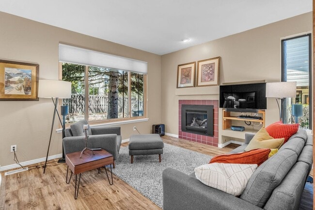 Building Photo - Cottage Loop Townhome