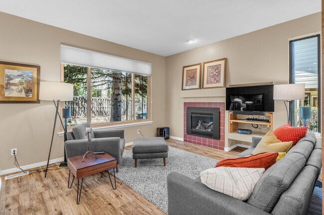 Foto del edificio - Cottage Loop Townhome