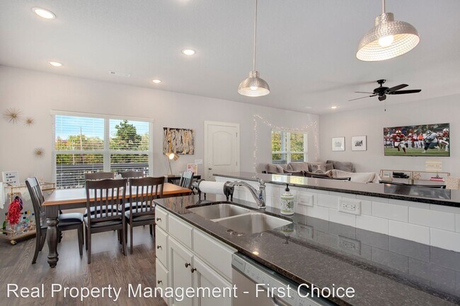 Foto del edificio - 664 Whitham Ave