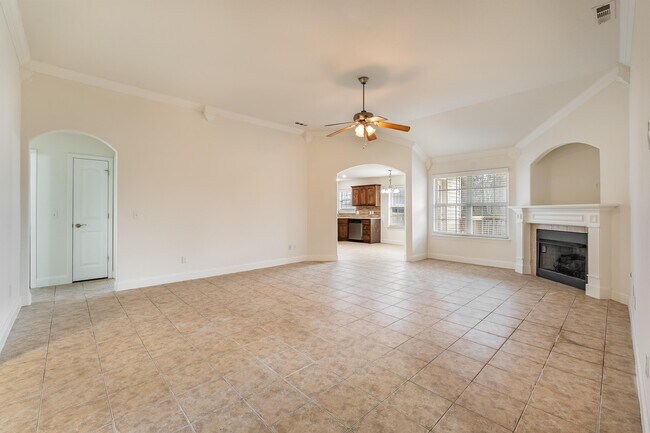 Building Photo - 426 E McCann Rd