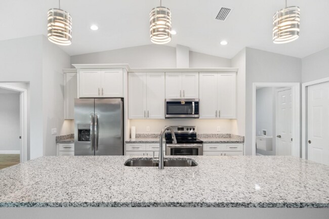 Foto del edificio - 825 Haleybury St NW