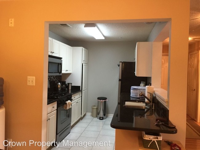 Building Photo - 10024 Vanderbilt Cir