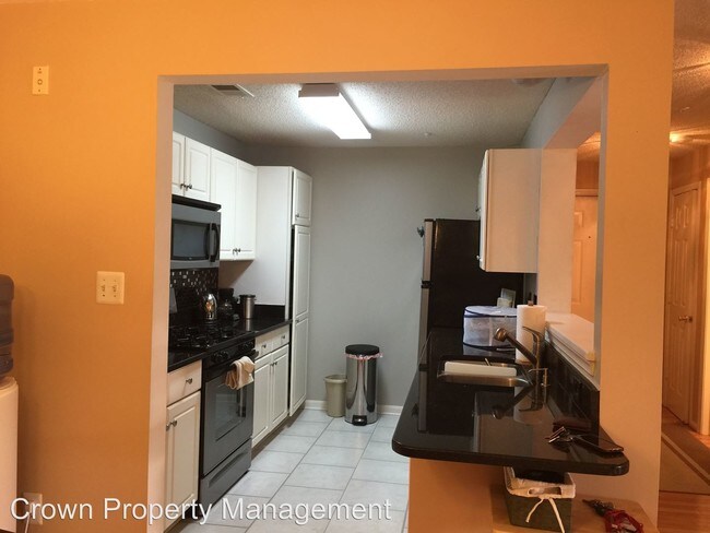 Foto del edificio - 10024 Vanderbilt Cir