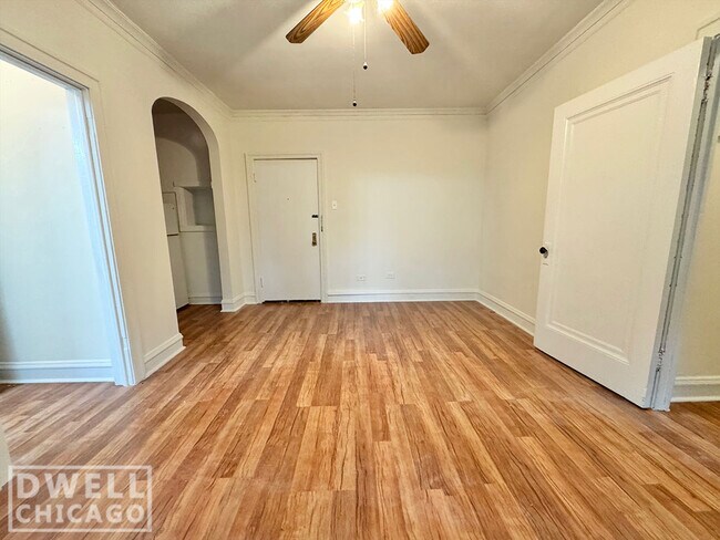 Foto del edificio - 2530 N Sawyer Ave