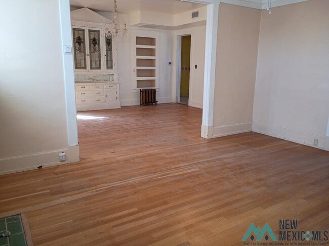 Building Photo - 320 S Zinc St