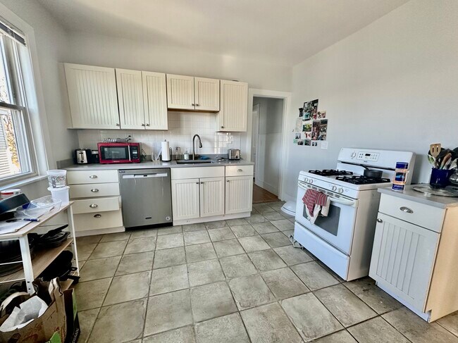 Building Photo - 69 Raymond Ave