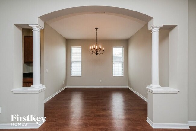 Building Photo - 527 Dunaway Dr
