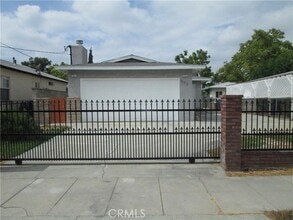 Building Photo - 852 N Davidson Ave