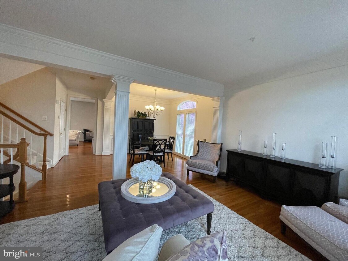 Foto principal - 7990 Reserve Way
