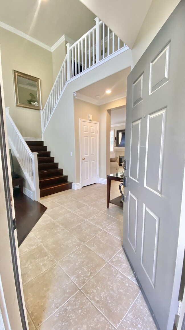 Building Photo - 2623 Sunshine Valley Ct