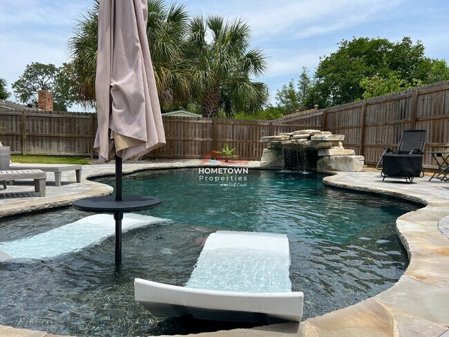 Building Photo - Gulf Breeze Proper Home with Pool