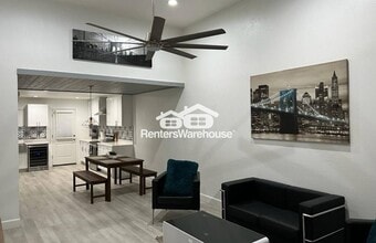 Building Photo - 2934 N 22nd Pl