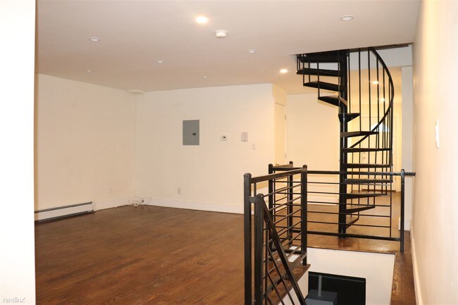 Building Photo - 5 br, 3 bath Apartment - 165 Covert St