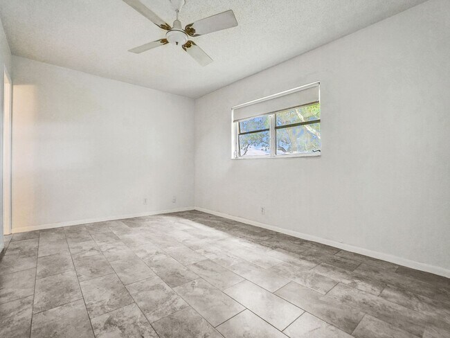 Foto del edificio - 2 bedroom 2 bath condo in Delray Beach 55 ...