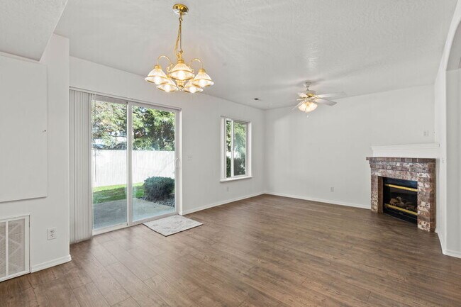 Foto del edificio - 4930 N Orchid Ln