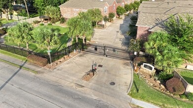 Building Photo - 5166 Oasis Park Ln