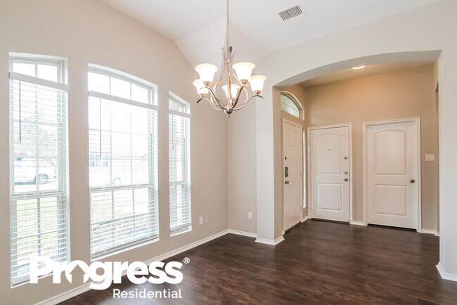 Foto del edificio - 5808 Olde Oaks Dr