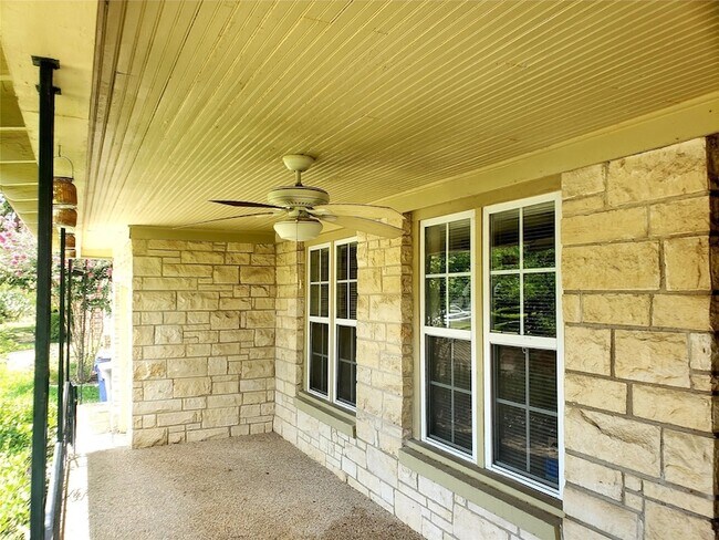 Foto del edificio - 6219 Penrose Ave