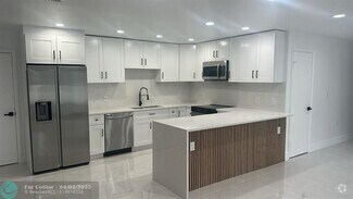 Building Photo - 4101 SW 48th Ct
