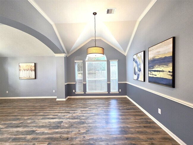 Foto del edificio - 2614 Parkbriar Ln