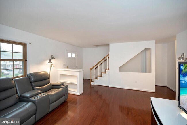 Foto del edificio - 130 Falmouth Dr