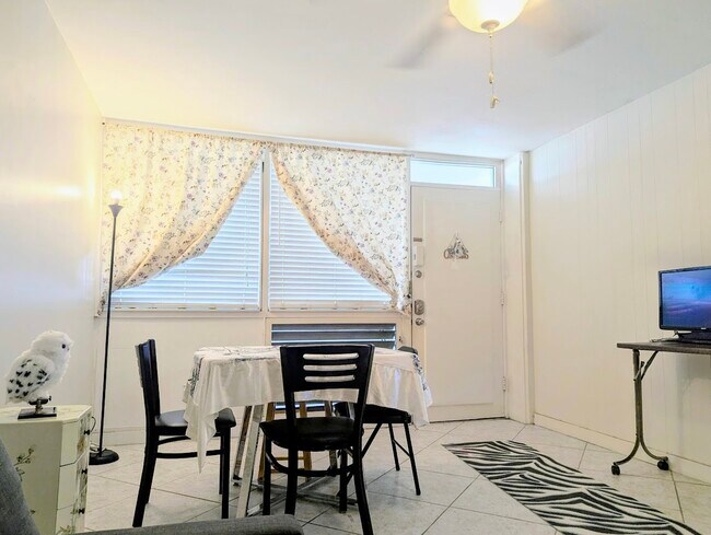 Foto del edificio - 425 Ena Rd