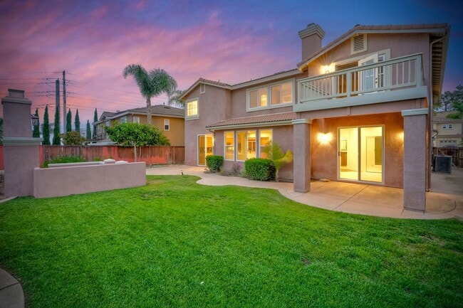 Building Photo - Executive Home with Views!