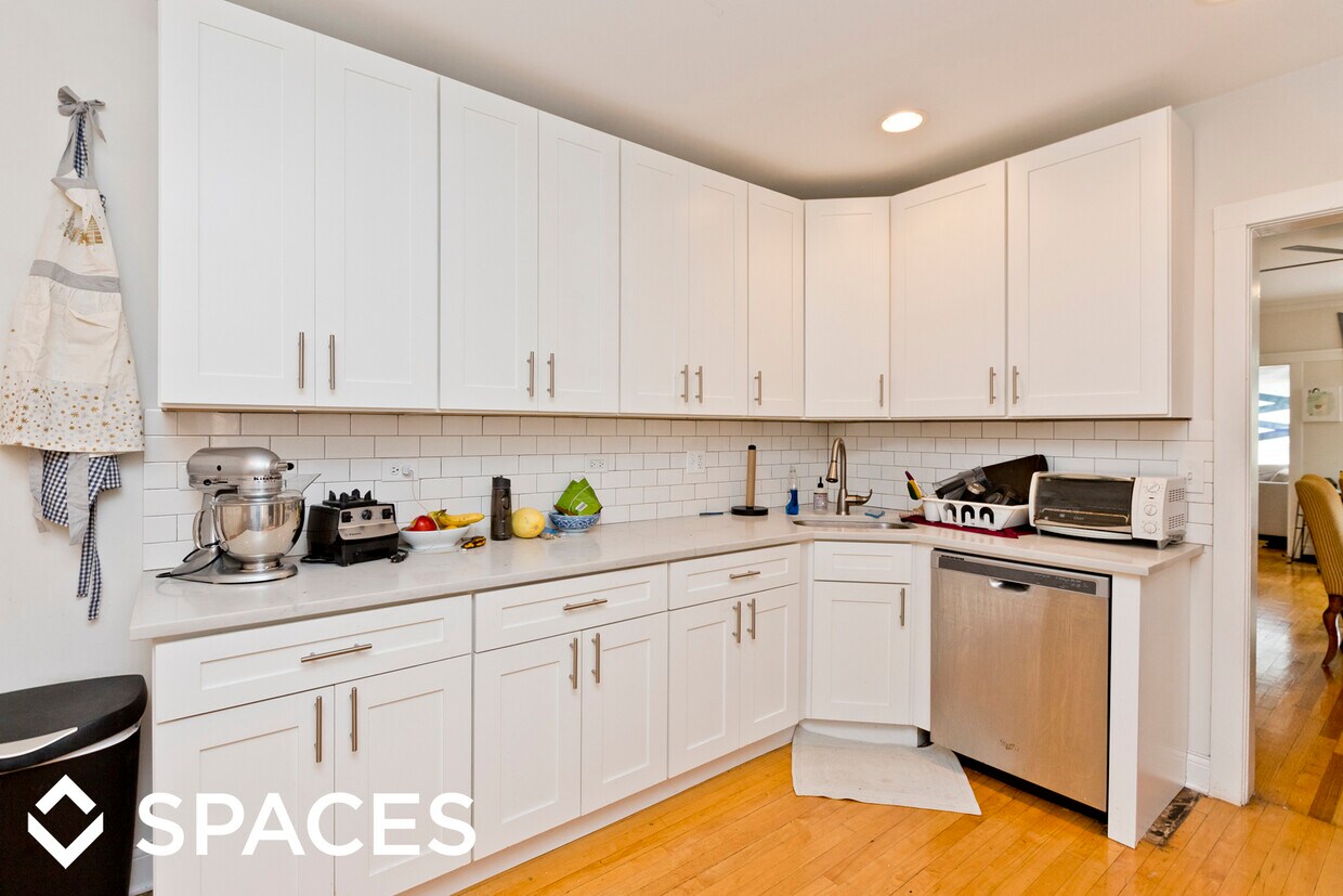 Foto principal - 1506 W Addison St
