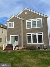 Building Photo - 10 Harris Rd