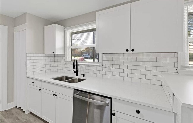Building Photo - 611 Gardner St