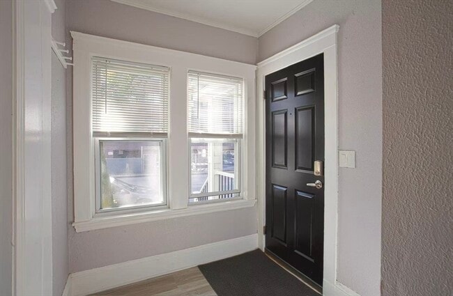 Building Photo - 287 Medford St