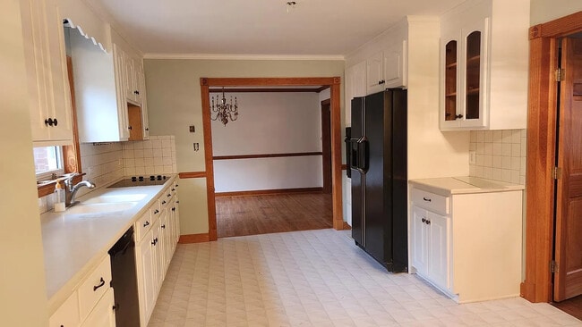 Building Photo - Room in Single Family Home on Mineral Springs Rd