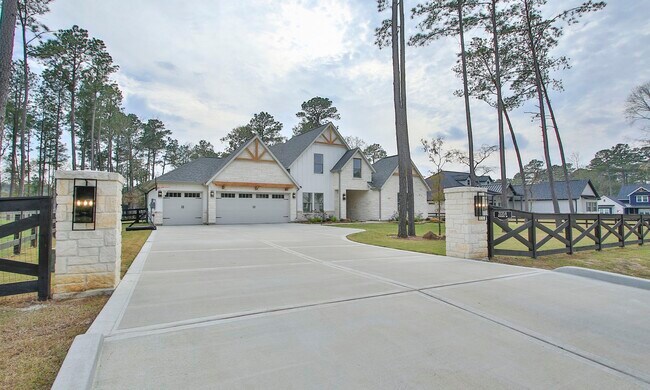 Building Photo - 21359 Monarch Dr