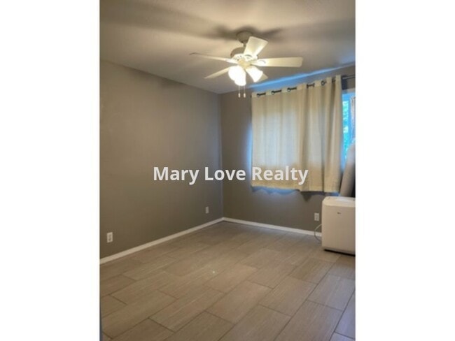Building Photo - UNFURNISHED ONE BEDROOM / ONE BATHROOM APA...