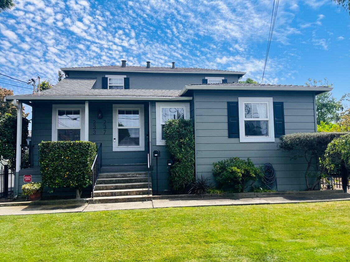 Foto principal - 233 Cherry Way