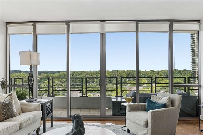 Foto del edificio - 700 Park Regency Pl NE