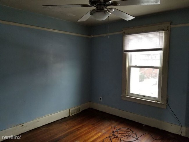 Building Photo - 2214 Niagara St
