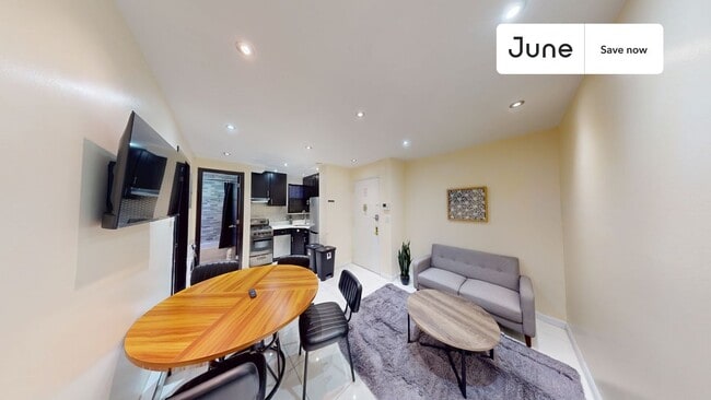 Building Photo - 15 W 107th St