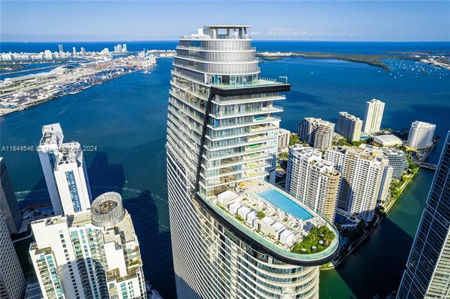 Foto del edificio - 300 Biscayne Boulevard Way