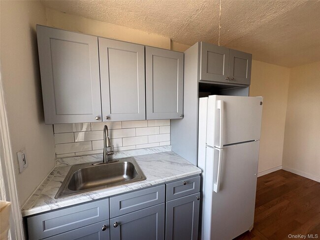 Foto del edificio - 30 Locust Hill Ave