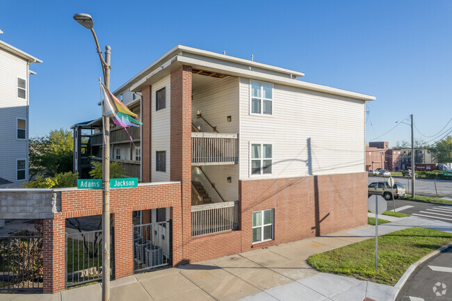 Foto del edificio - New Channey Flats Town Homes