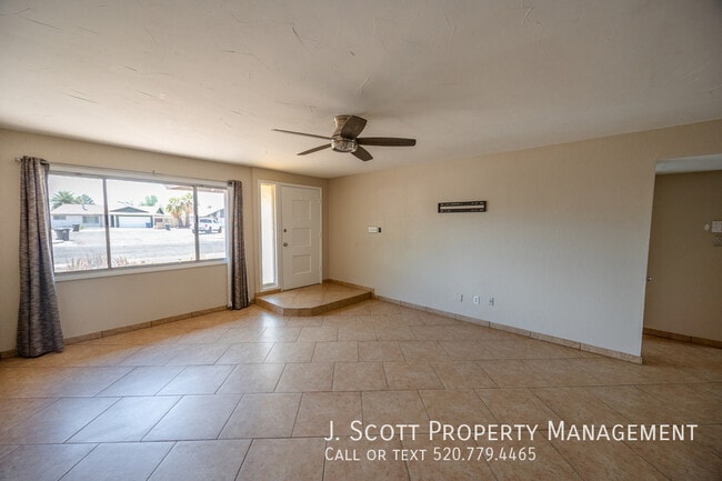 Building Photo - 1184 E Diamond Dr
