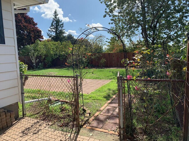 Foto del edificio - Hollywood District Home - 3 Bdrm 2 bths, 2...