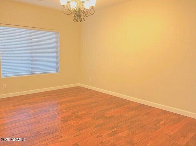 Foto del edificio - 16039 W Christy Dr