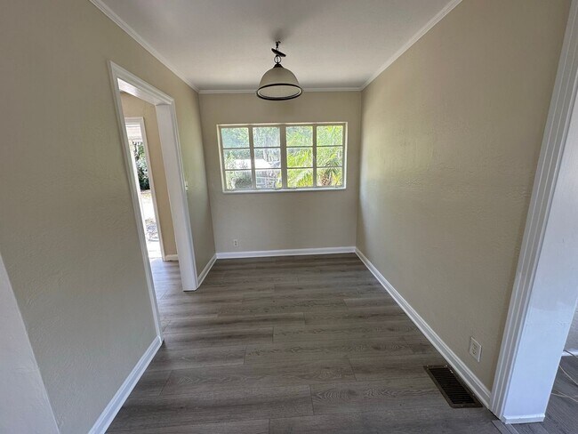 Foto del edificio - Eustis - 3 Bedroom, 1 Bathroom – $1795