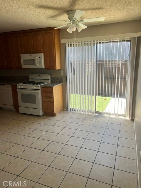 Foto del edificio - 1060 E Foothill Blvd