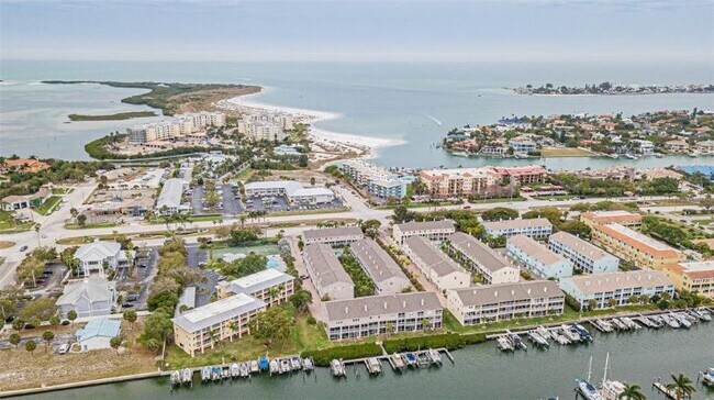 Building Photo - 1117 Pinellas Bayway S